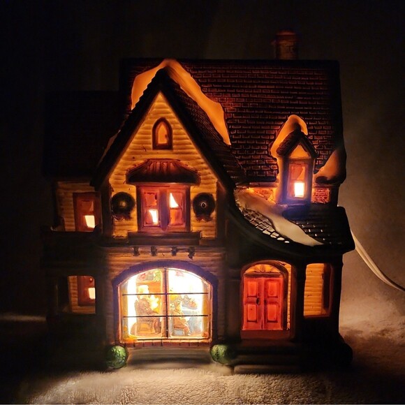 Holiday Traditions Lighted Porcelain House # 997366-MMI - Picture 7 of 8